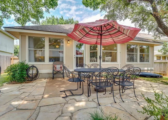 Holiday home Fenced Yard + Patio: Family In