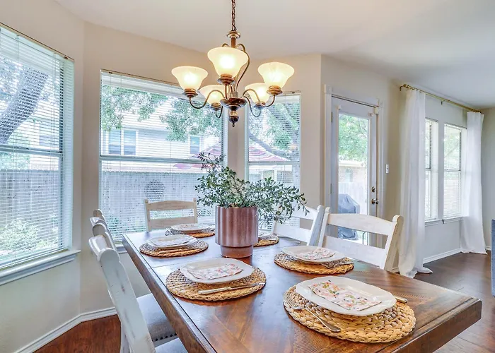 Fenced Yard + Patio: Family In * Round Rock