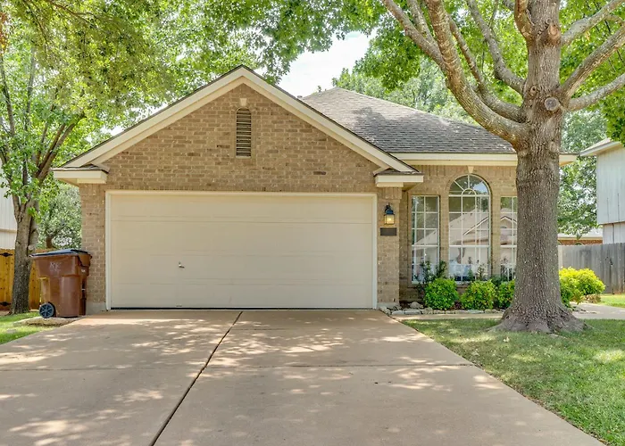 Fenced Yard + Patio: Family In * Round Rock